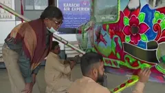 نقش و نگار روی کامیون‌های پاکستان، حالا به تن هواپیماها هم کشیده می‌شود