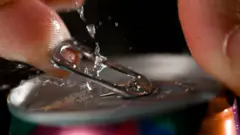 Lata con anillo abridor.