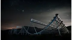 O telescópio Chime observa o céu na província canadense de British Columbia