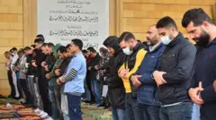 سيتعين على المصلين ارتداء الكمامات والقفازات مع الالتزام بقواعد التباعد الاجتماعي