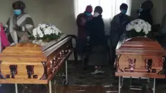 Waa la xadiday tirada dadka ka qayb galaya aasaska.
