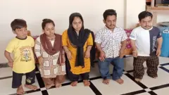 રફીક તેમના પરિવાર સાથે
