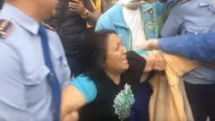 Казакстанда президент Токаевдин инаугурациясы болгон күнү көчө акциясында кармалган активисттер көтөргөн башкы ураандардын бири сөз эркиндигин камсыз кылуу жөнүндө болду.