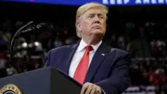 Ông Trump cho biết ông đã ký luật "vì tôn trọng Chủ tịch Tập [Cận Bình], Trung Quốc và nhân dân Hong Kong".