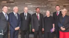 ቀዳማይ ሚኒስተር ኣብዪ ኣሕመድ ምስ ኮሚተ ኖበል ሰላም