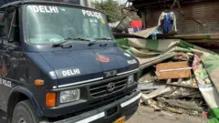 दिल्ली में 'ऑपरेशन बुलडोजर'