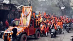 রামমন্দিরের জন্য চাঁদা তুলতে দিল্লিতে বিশ্ব হিন্দু পরিষদের মিছিল