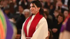 سالي عازر