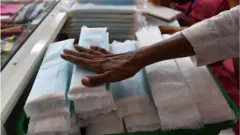 శానిటరీ నాప్‌కిన్ల కొరత