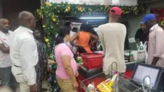Ndị na-azụ ihe Ekeresimesi