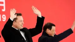 特斯拉CEO馬斯克在上海工廠奠基儀式