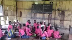 Awọn akẹkọọ to joko sori ilẹ