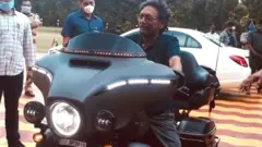 બાઇક ઉપર જસ્ટિસ શરદ બોબડે