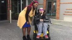 ኬንያዊት ምስ ጉዱእ ኣካል ኣውስትርያላዊ