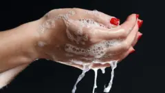చేతులకు సబ్బు