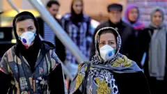 از گلاب و سرکه ذکر صلوات تا خوردن عسل؛ بازار داغ شایعات درباره ویروس کرونا