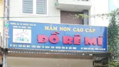 Cơ sở mầm non Đồ Rê Mí hiện có 4 lớp, gồm 70 cháu, trong đó có 13 cháu đăng ký dịch vụ đưa đón tận nhà.