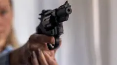 భర్త హంతకుడిని చంపిన మహిళ