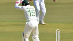 পাকিস্তানের বিপক্ষে ৮ উইকেটে হেরে গেল বাংলাদেশ।