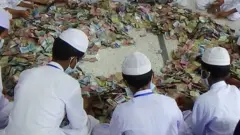পাগলা মসজিদের টাকা গণনা চলছে