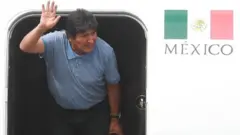 Evo Morales a su llegada a México