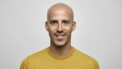 Un hombre calvo