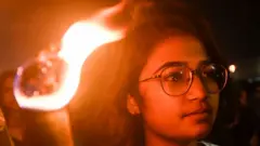 గువాహటిలో సిటిజన్‌షిప్ అమెండ్‌మెంట్ బిల్లును వ్యతిరేకిస్తూ ర్యాలీ చేస్తున్న స్టూడెంట్