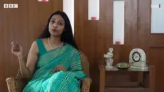 મહિલા