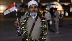 "عندما رأينا الطائرة المصرية تهبط في مطار كابل شعرنا بالاطمئنان"
