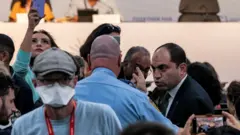 لحظة طرد البرلماني المصري