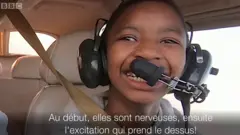 Des jeunes filles, pilotes de l'air en Afrique du sud