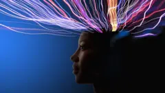 Mulher de perfil com luzes saindo da região da cabeça