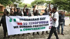 Abanye Nigeria mu myiyerekano yo kwiyamiriza guhohoterwa muri Afrika y'epfo