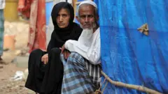 ஹைதராபாத்தில் உள்ள ரோஹிஞ்சா அகதிகள் முகாமில் உள்ள அகமது கபீர் மற்றும் அவரது மனைவி. இவர்கள் 2016-இல் ஹைதராபாத்துக்கு வந்தனர் (கோப்புப்படம்)