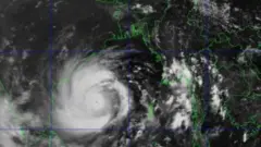 স্যাটেলাইট চিত্রে ঘূর্ণিঝড় আম্পানের বর্তমান অবস্থান