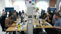 كيف نتفادى تشتيت الانتباه في بيئات العمل الحديثة؟