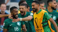 Сборная Саудовской Аравии празднует победу