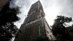মুম্বাইতে মুকেশ আম্বানর বাসভবন 'অ্যান্টিলিয়া'