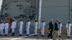Pompeo, Suda üssünde Yunan Deniz Fırkateyni Salamis'i ziyaret etti.