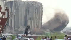 बीबीसीको एउटा टोलीले छायाङ्कन गर्ने तयारी गर्दै गर्दा दुई वर्षअघि क्षति पुगेका भवनहरू भत्किए।
