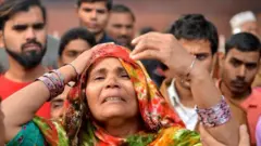 दिल्ली में एक कारखाने में लगी आग