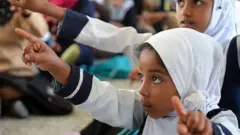 روز جهانی زبان مادری؛ مشکلات ایران چند زبانه با نظام آموزشی تک زبانه