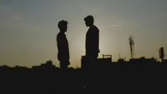 தன்பாலின தம்பதியின் காதல் கதை