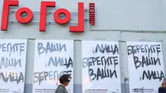 В "Гоголь-центре" дали последний спектакль.