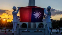 台灣師範大學政治學研究所教授范世平認為，習近平的提法幾乎將"九二共識"等同於"一國兩制"。