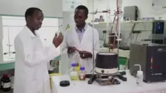 Gerard Niyondiko (i bubamfu) avuga ko aya mavuta Maïa akinga imibu hagati y'amasaha umunani n'amasaha icenda iyo umuntu ayisize