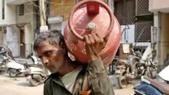 પ્રતીકાત્મક તસવીર