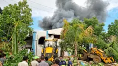 फ़ैक्ट्री में लगी