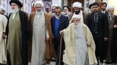 دبیرخانه مجلس خبرگان رهبری در شهر قم دارد که کانون اصلی شیوع ویروس کرونا در ایران بوده است