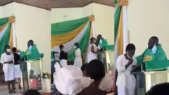 Ụkọchukwu Anglikan na ụmụakwụkwọ ụmụnwaanyị atọ